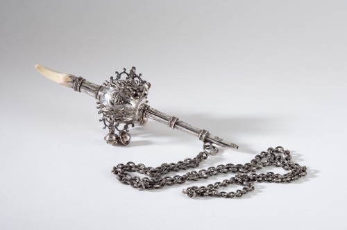 Zilveren rinkelbel met belletjes en een fluit