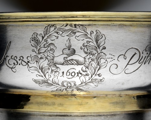 Huwelijksbokaal van verguld zilver met decor in relief