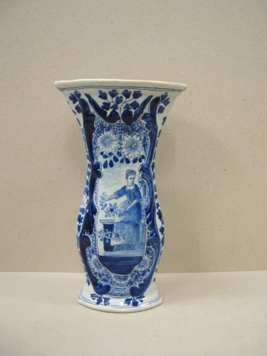 Vaas met ornamentaal-floraal decor