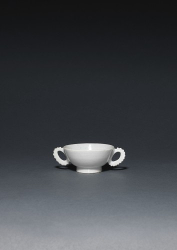 Kommetje met gekartelde oren