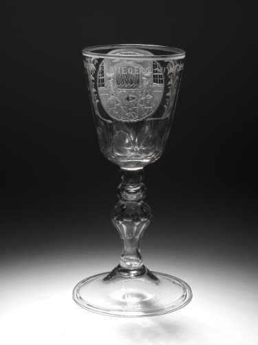Gelegenheidsglas met een radgravure op de kelk, om mee te drinken op de Franeker studenten