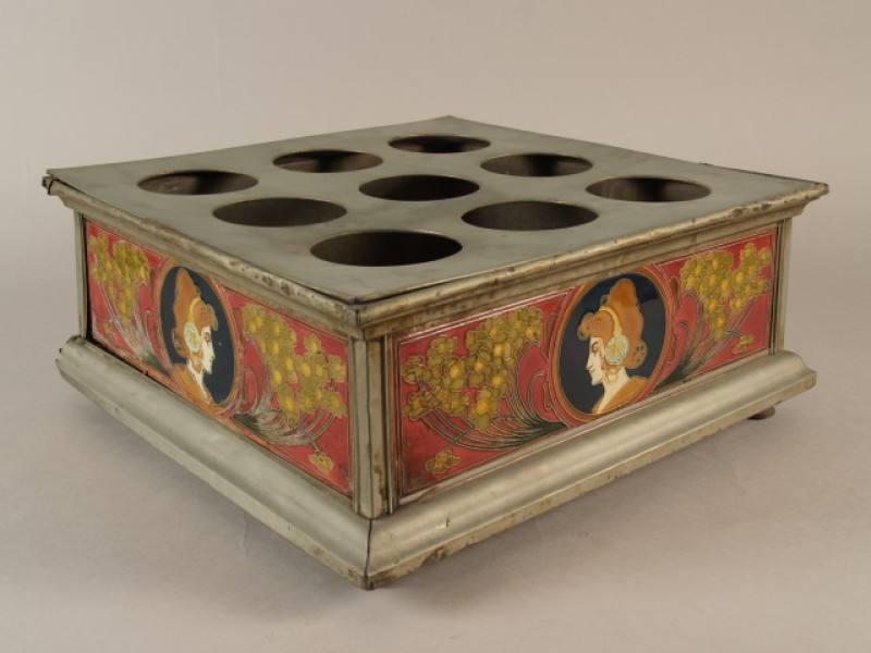 Koeldoos voor flessen met decor van medaillon met vrouw en bloemen