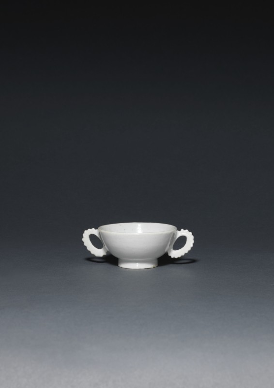 Kommetje met gekartelde oren