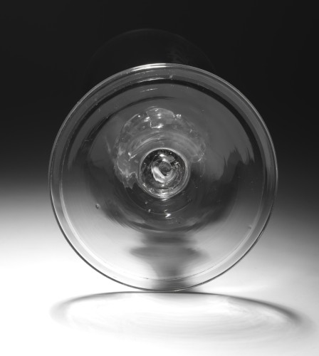 Gelegenheidsglas met een radgravure op de kelk, om mee te drinken op de Franeker studenten